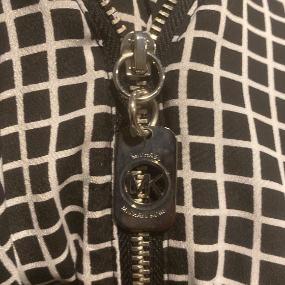 Michael Kors Black & White Shirt with a zipper - Picture 4 of 4